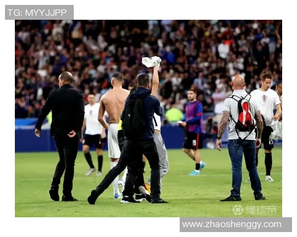 足球巨星意外闯入业余联赛掀起热潮 球迷惊呼不敢置信 足球巨星意外闯入业余联赛掀起热潮 球迷惊呼不敢置信